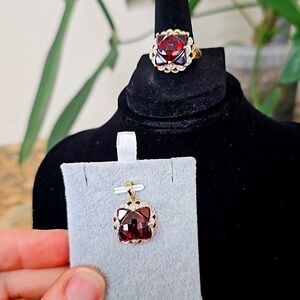 10k gold and garnet pendant and ring